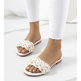 BM Fehér elegáns Correra papucs 1