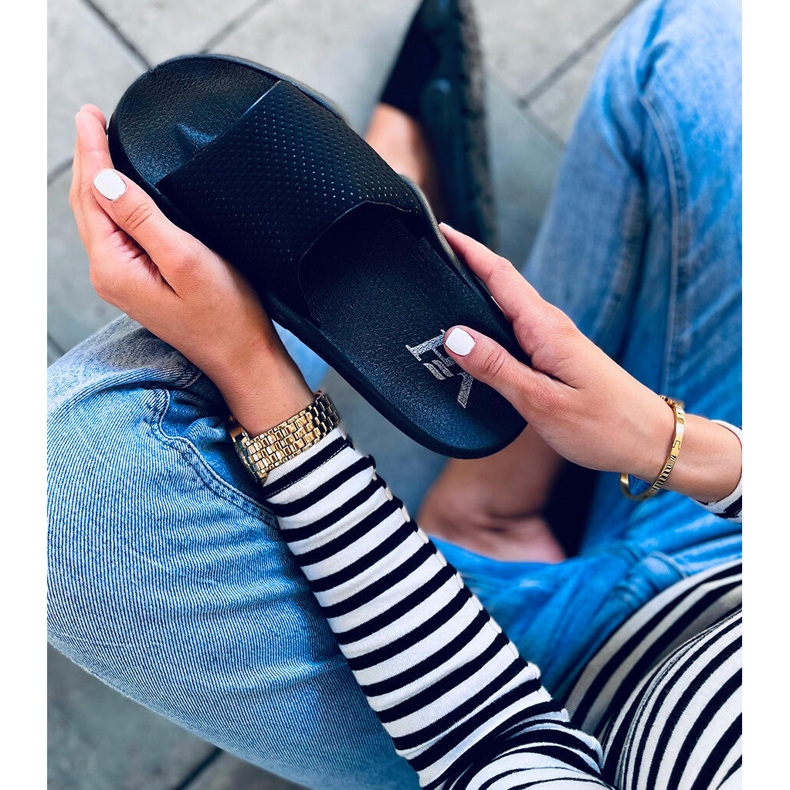 Wind Black női papucs fekete 1