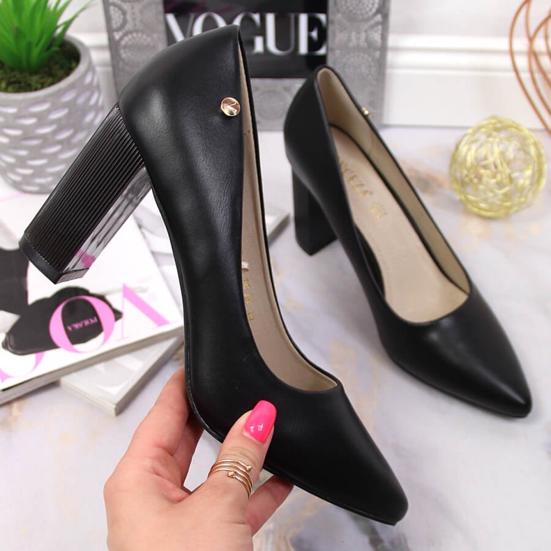 Szivattyúk a fekete Vinceza oszlopon 1