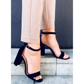 A márka Ariel Black Suede magas sarkú szandálja fekete 2