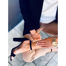 A márka Ariel Black Suede magas sarkú szandálja fekete 1