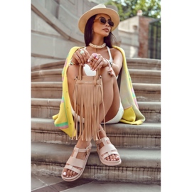 Tessy világos rózsaszín szandál az emelvényen 2