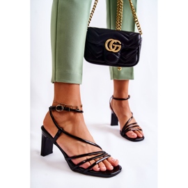 Klasszikus fekete lakkozott szandál sarkon Milani 2