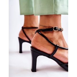 Klasszikus fekete lakkozott szandál sarkon Milani 1