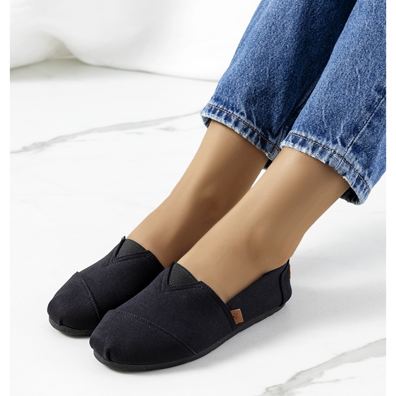 Fekete Basser tornacipő 1 Fekete Basser tornacipő 1