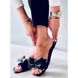 Mili Fekete papucs masnival 1