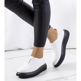 Fehér brogues a Siddons platformon 1 Fehér brogues a Siddons platformon 1