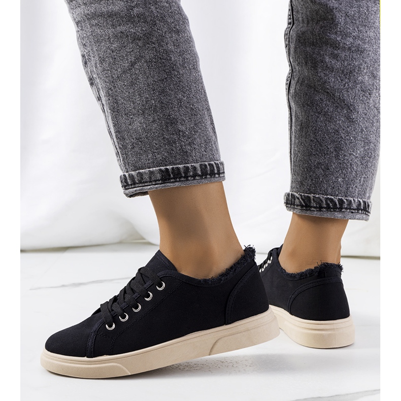 PA1 Fekete klasszikus tornacipő az Estes márkától 1