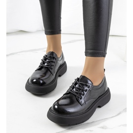 Fekete fűzők a Henris platformon 1