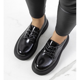 Fekete fűzők a Henris platformon 2