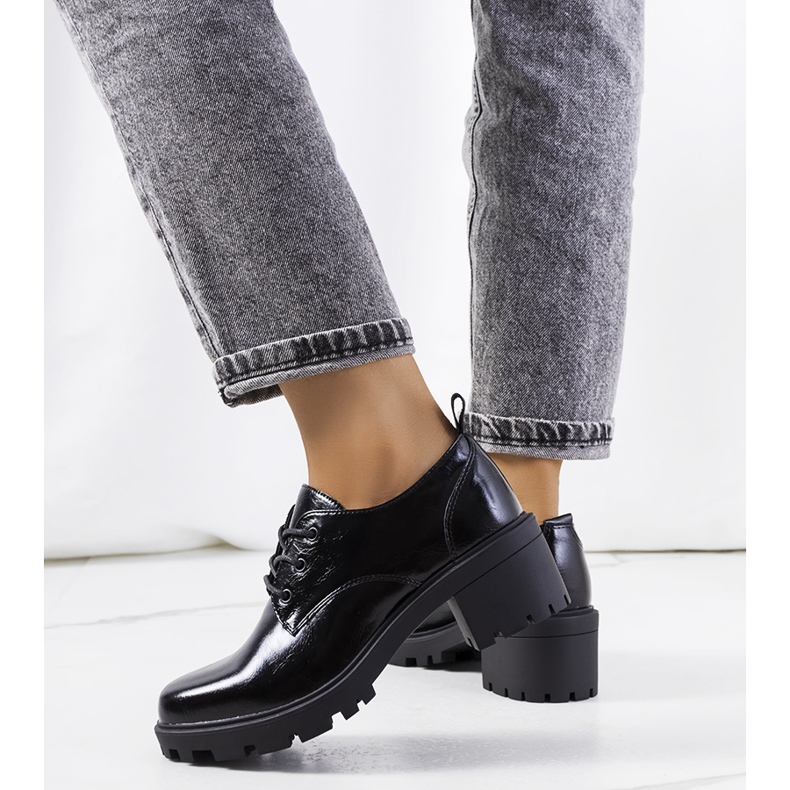 A márka fekete magas sarkú cipői Vance 1