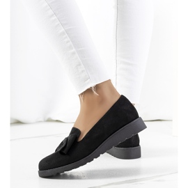 Fekete cipő a Poolse éken 1