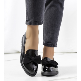 BM Voeren fekete lakkozott cipő 1