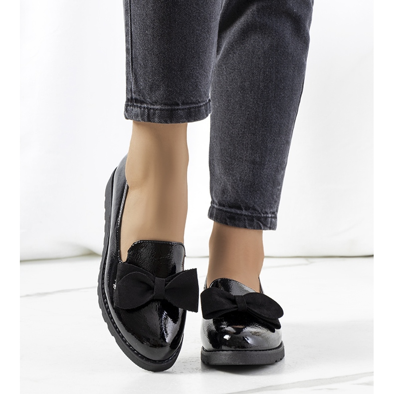 BM Voeren fekete lakkozott cipő 1