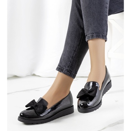 BM Voeren fekete lakkozott cipő 2