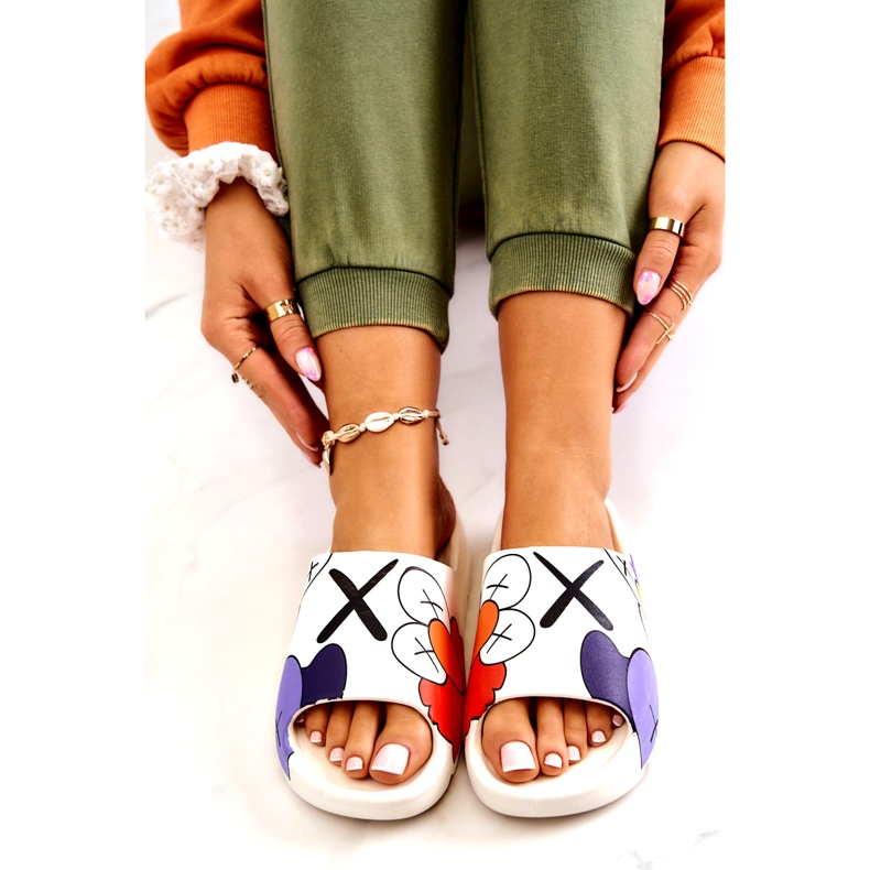 Gumi flip -flopok fehér nyomtatással 3