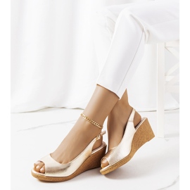 BM Golden Beldes ékszandál aranysárga 1