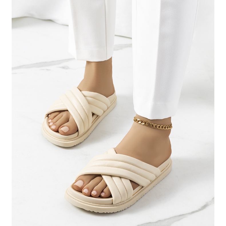 Bézs papucs a Daintree platformon 1