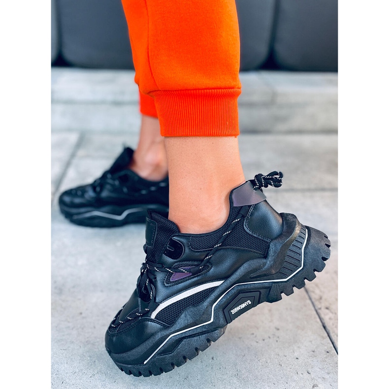 Fekete Berta edzőcipők 1