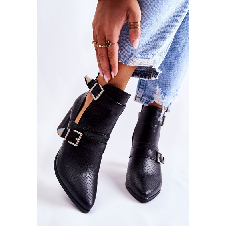 WJ2 Divatos csizma oszlopon, fekete suelo kivágásokkal 1