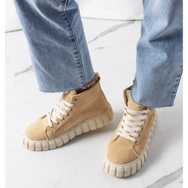 Bézs színű tornacipő a Christal platformon 1