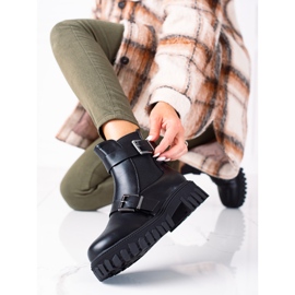 Fekete táskák Goodin csatokkal 1