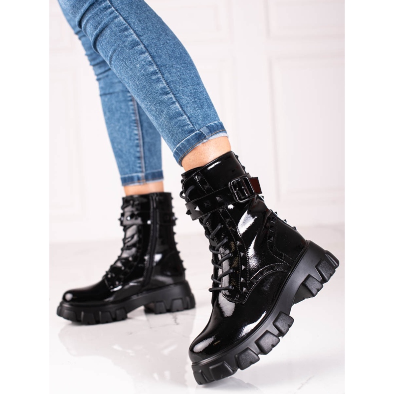 Lakkozott Shelovet női fekete táska szegecsekkel 1