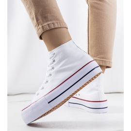 Fehér tornacipő a Korgay platformon 1 Fehér tornacipő a Korgay platformon 1