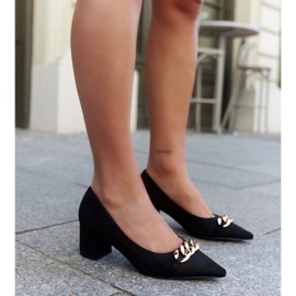 Fekete pumpák a Makka poszton 2 Fekete pumpák a Makka poszton 2