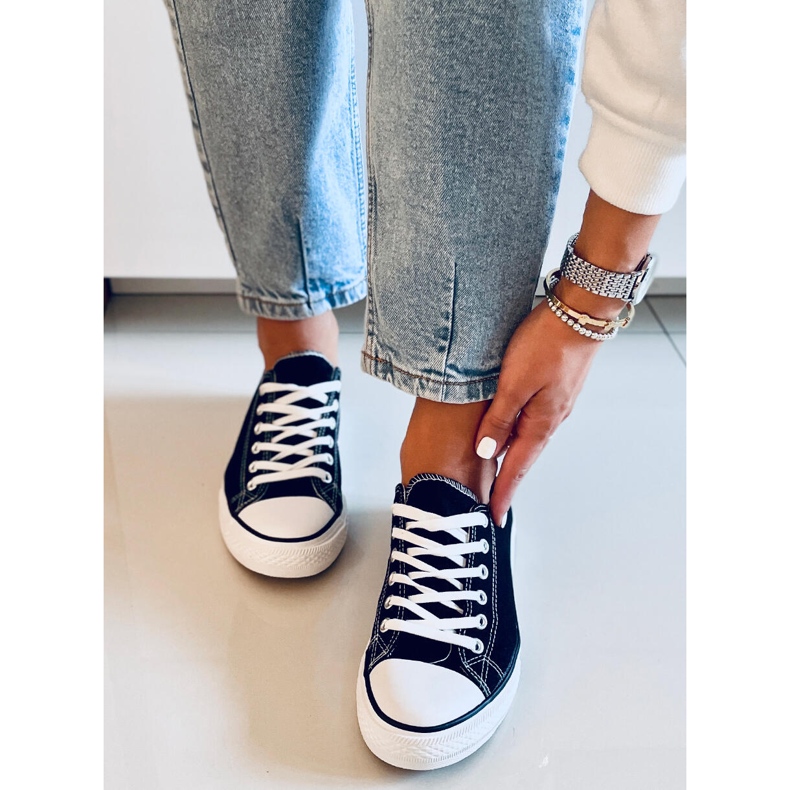 Basic fekete, klasszikus női tornacipő 2 Basic fekete, klasszikus női tornacipő 2