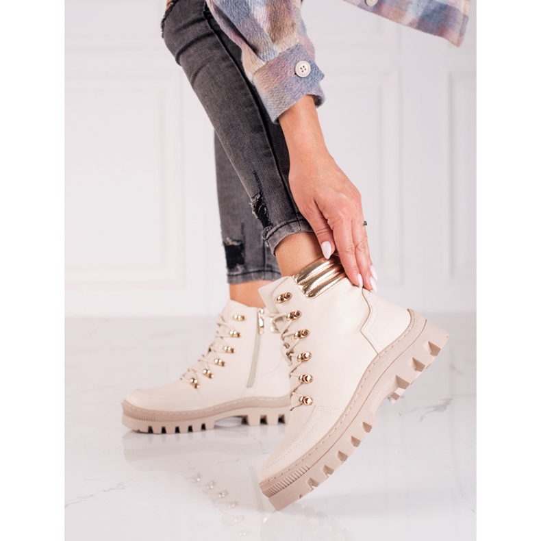 Bézs csizma a W. Potocki cégtől 1