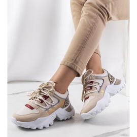 Bézs színű tornacipő az Amarillotól aranysárga 1