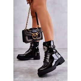 PG1 Lakkozott női csizma szegecsekkel Fekete Leticia 1