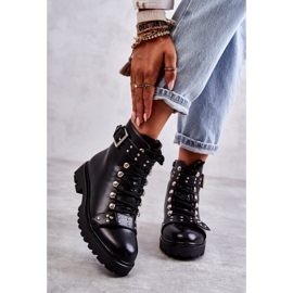 PG1 Fekete Sabine eco-bőr csizma díszövvel 2