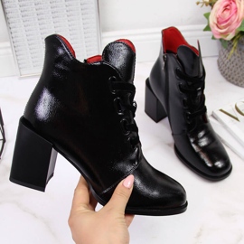 Fekete Filippo lakkozott női csizma dekoratív sarokkal 2