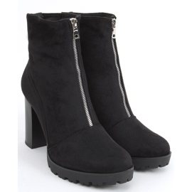 Andrea Fekete magassarkú 1