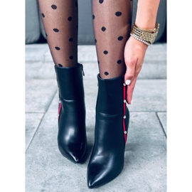 Keli fekete magassarkú 2 Keli fekete magassarkú 2