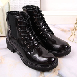 Fekete szigetelt női csizma, lakkozott Vinceza 1