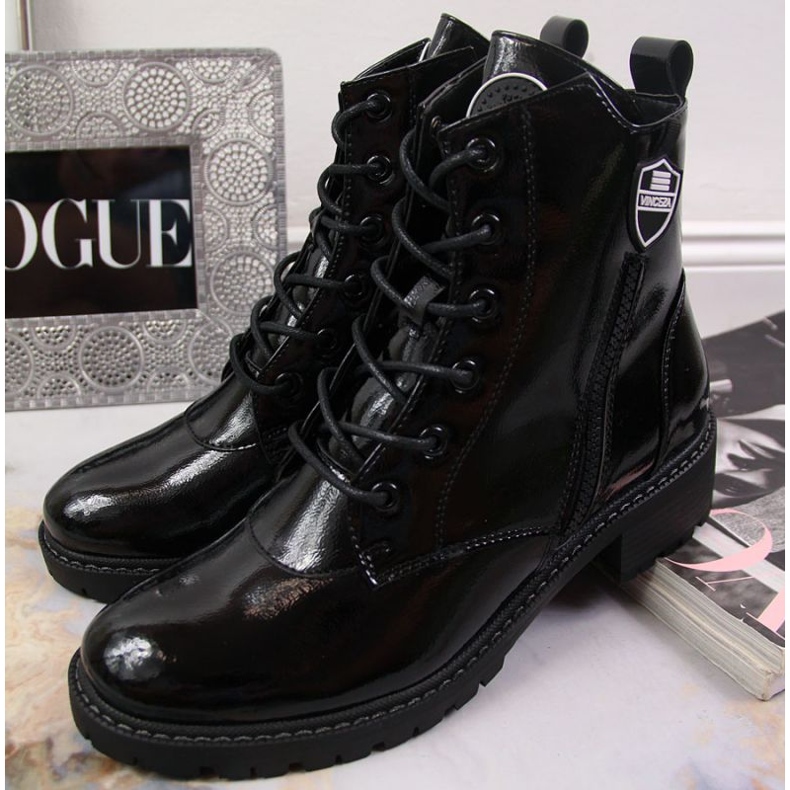 Szigetelt csizma Vinceza W JAN138A feketére lakkozott fekete 2