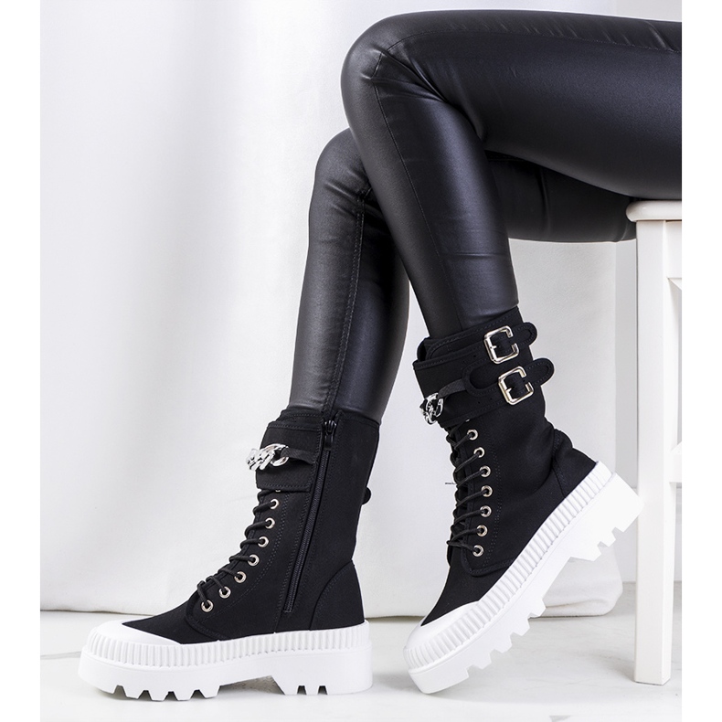 Fekete tornacipő Taus lánccal 1