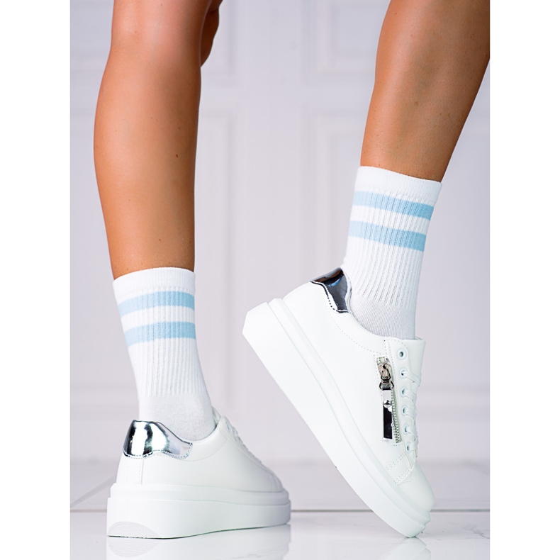 Női fehér tornacipő a Shelovet platformon, dekoratív cipzárral 1