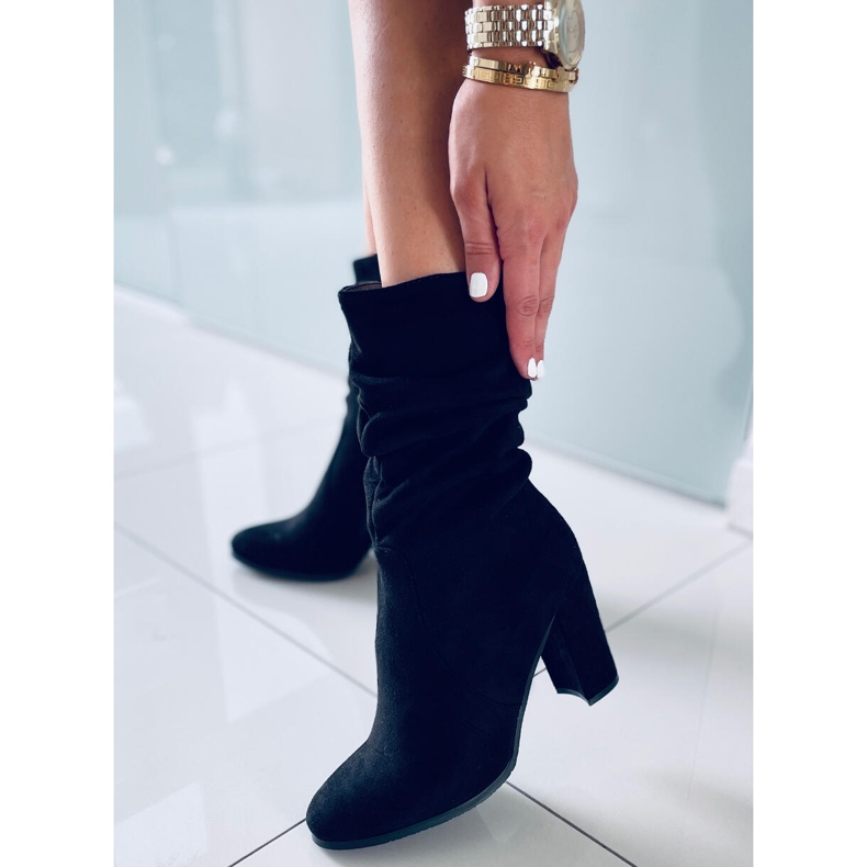 Pola Black magassarkú fekete 2