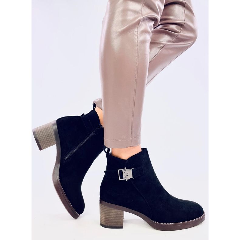 Klasszikus magas sarkú csizma Marsha Black fekete 2