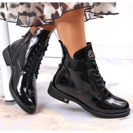 Női fekete lakkozott hőszigetelt csizma Potocki 1 Női fekete lakkozott hőszigetelt csizma Potocki 1