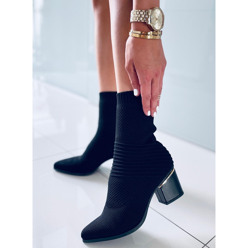 Tiara Fekete magas sarkú zoknis csizma 1