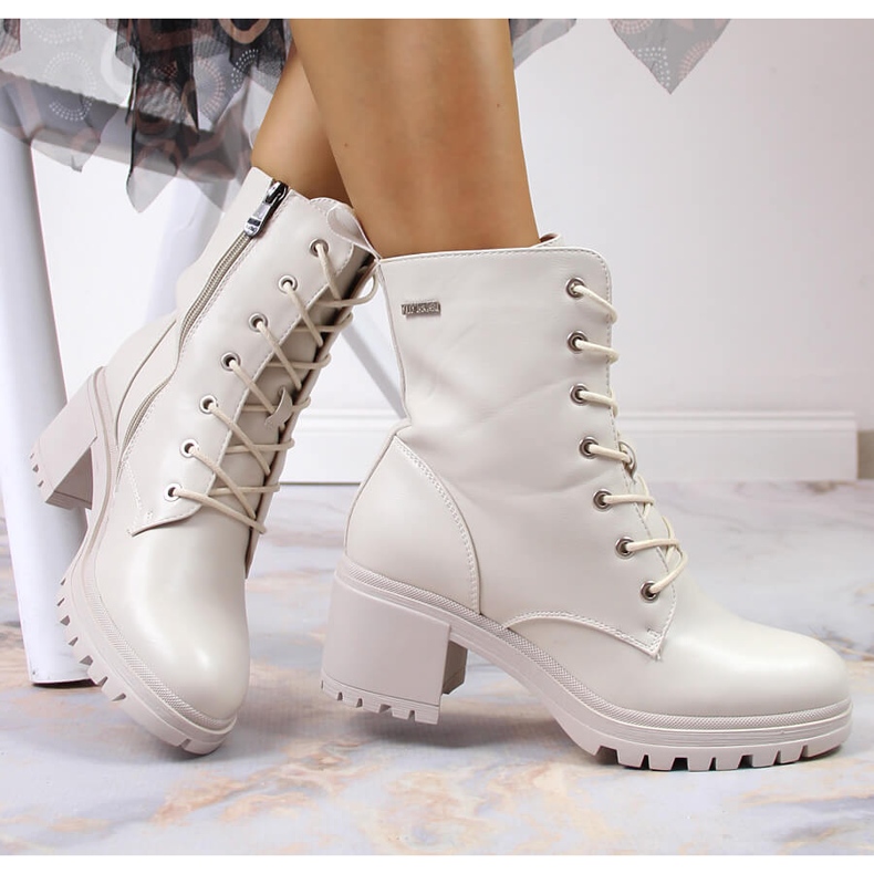 Csizma oszlopon, hőszigetelt bézs Vinceza 1 Csizma oszlopon, hőszigetelt bézs Vinceza 1