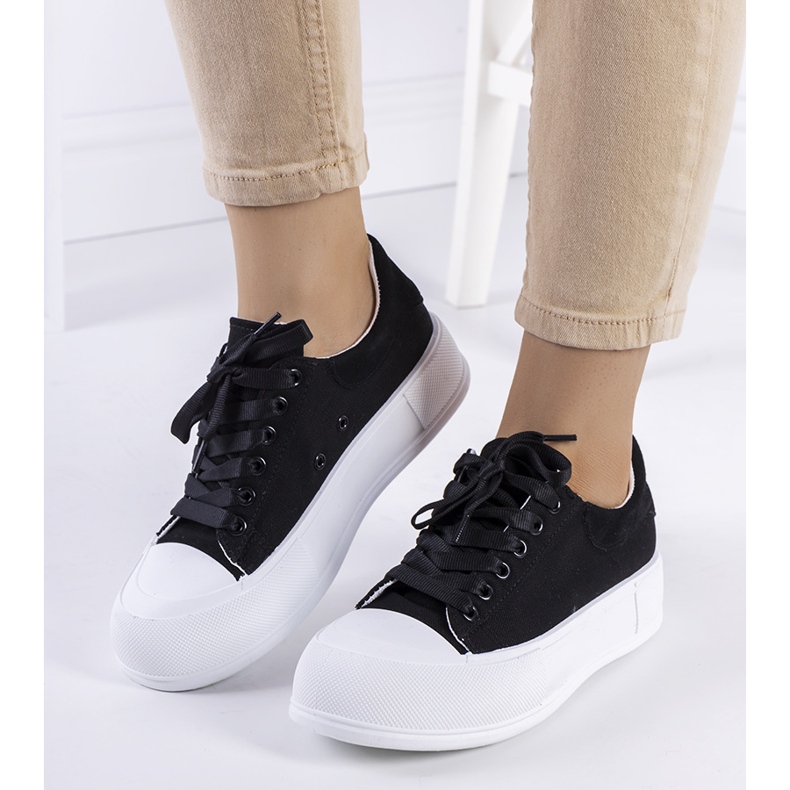 Fekete tornacipő a Kilkenny platformon 1