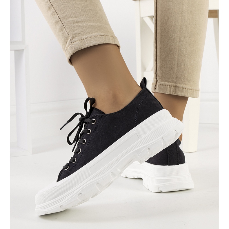 Fekete tornacipő vastag Ardglass talpon 1