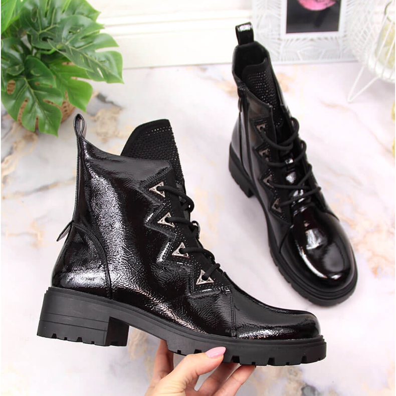 S.Barski Fekete lakkbőr csizma flitterekkel, S. Bararskitól 1