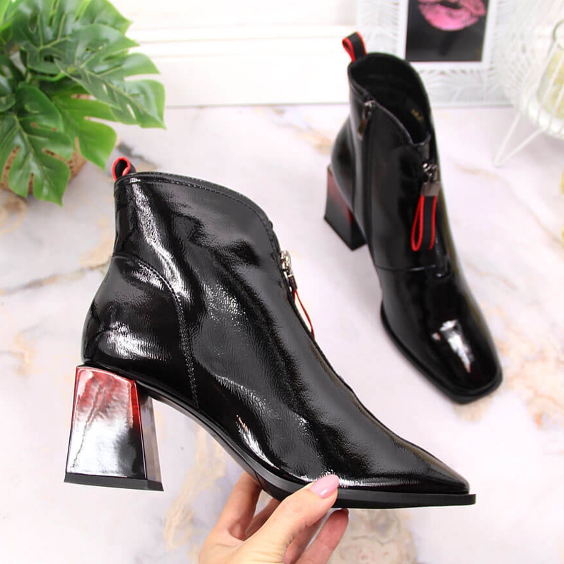 S.Barski Hőszigetelt lakkozott női csizma dekoratív sarokkal S. Bararski OLI183 fekete 1